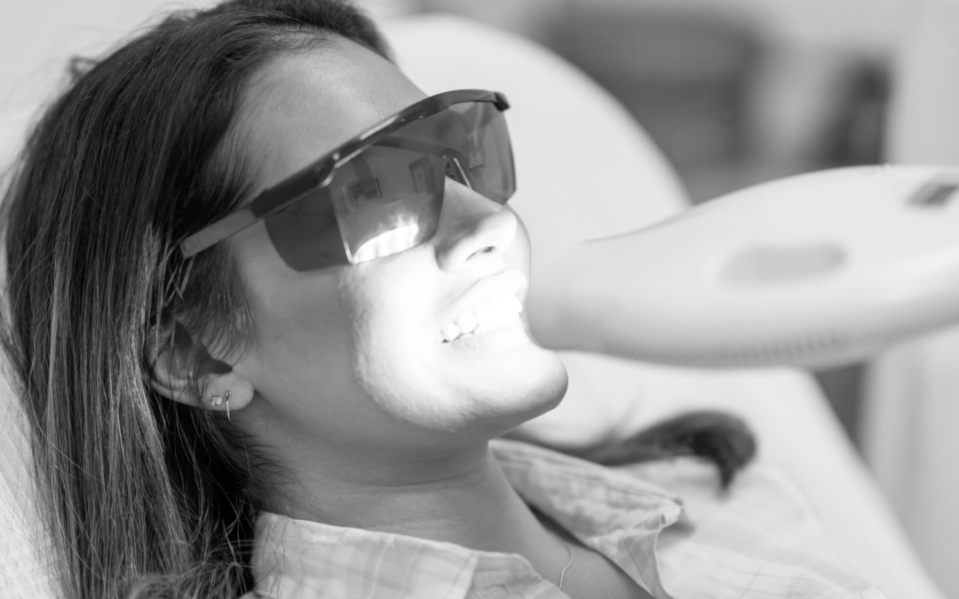 Blanqueamiento dental: cómo mejorar el color de tu sonrisa de forma segura y profesional